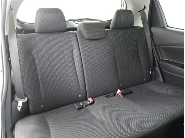 ヴィッツ ハイブリッドＦ　社用車　レンタカーアップ　純正ＳＤナビ　バックカメラ　衝突被害軽減　ＥＴＣ　オートハイビーム　車線逸脱警報　オートライト　オートエアコン　Ｂｌｕｅｔｏｏｔｈ　ＣＤ再生（14枚目）