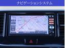 【ナビ】純正ＳＤナビが付いています。ＣＤ録音やＤＶＤ再生、Ｂｌｕｅｔｏｏｔｈオーディオ、フルセグＴＶ、ＵＳＢなどの音楽機能がご利用頂けます。