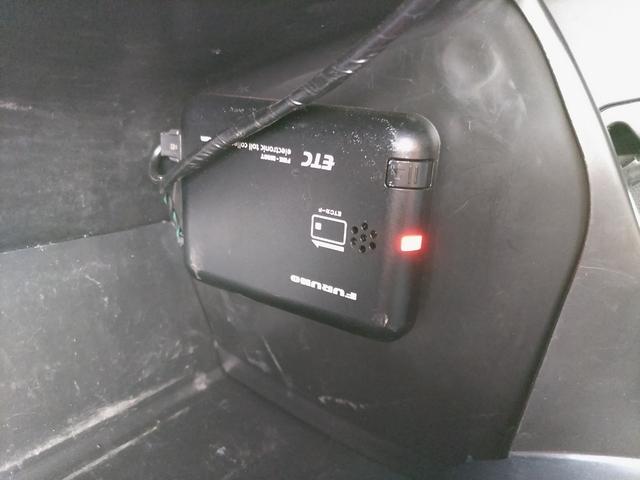 ハイエースバン ロングスーパーGL ダークプライム ETC バックカメラ ナビ TV 両側スライドドア オートライト スマートキー 電動格納ミラー 後席モニター アルミホイール Bluetooth エアコン(8枚目)