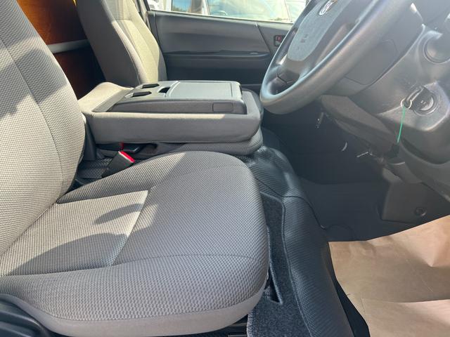 ハイエースバン ロングＤＸ　パワーリフト付き　３人乗り　保証付　車検整備付き（13枚目）