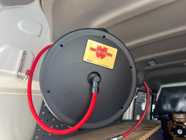 NV350キャラバンバン スーパーロングDX コンプレッサー搭載 工具箱付き 出張整備に 車検整備付き 保証付き(11枚目)