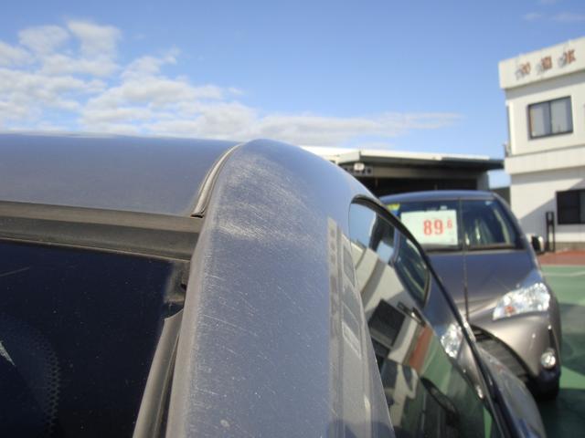 左ピラーの延長ルーフ付近の状態です