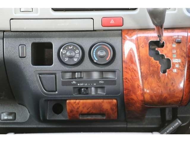 ハイエースバン ロングDX ディーゼルターボ 1オーナー 記録簿 純正SDナビ地デジBカメラ(20枚目)