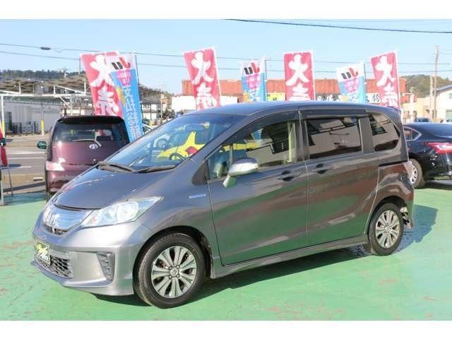 フリードハイブリッド ジャストセレクション　禁煙車　アルパイン製フリップダウンモニター　純正ＳＤナビ地デジＢカメラ　スマートキー　純正エアロ　ＡＣ１００Ｖ電源（7枚目）