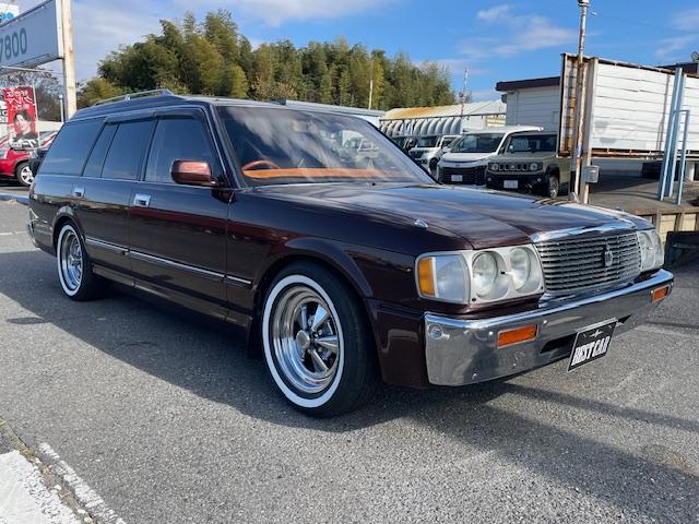 クラウンステーションワゴン ロイヤルサルーン　丸目メッキバンパー仕様　ベンコラ８人乗りサードシート付　ローダウン　クレーガーＳＳ　新品タイヤナビＴＶ　バックカメラ　ＥＴＣ　サンルーフ　色替え全塗装　保証付（3枚目）