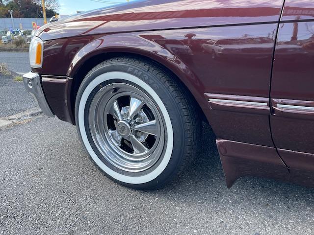 クラウンステーションワゴン ロイヤルサルーン　丸目メッキバンパー仕様　ベンコラ８人乗りサードシート付　ローダウン　クレーガーＳＳ　新品タイヤナビＴＶ　バックカメラ　ＥＴＣ　サンルーフ　色替え全塗装　保証付（6枚目）