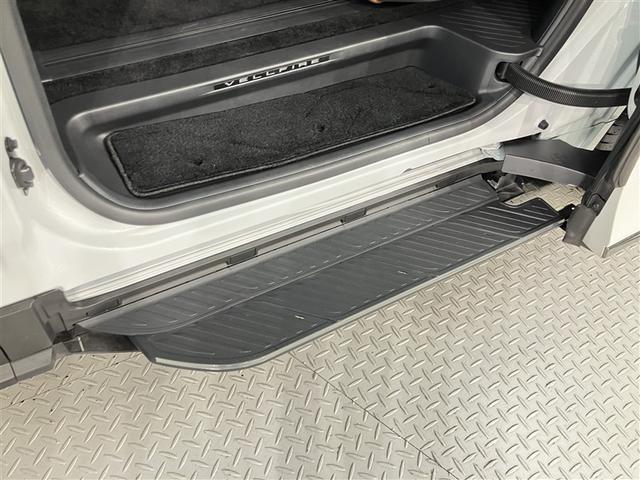 ヴェルファイア Ｚ　プレミア　７人乗り　１１０００キロ　サンルーフ　全周囲カメラ　ナビ＆フルセグＴＶ　Ｂｌｕｅｔｏｏｔｈ　　デジタルインナーミラー　ブラインドスポットモニター　ＬＥＤヘッドライト　ＥＴＣ２．０　　電動バックドア（21枚目）