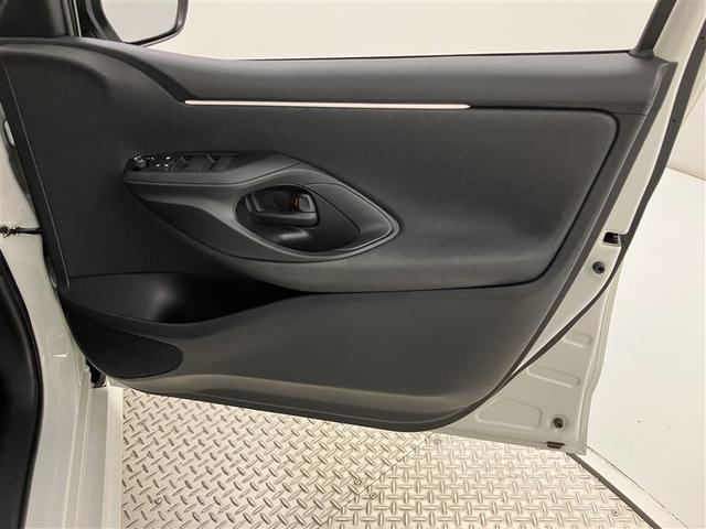 ヤリス ハイブリッドＧ　ＬＥＤライト　サイドエアバッグ　スマートキ　ナビ　Ｂモニター　ＥＴＣ車載器　横滑り防止装置　クルコン　セキュリティアラーム　メディアプレイヤー接続　パワステ　点検記録簿　メモリーナビゲーション　ＡＢＳ（32枚目）