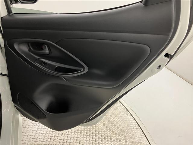 ヤリス ハイブリッドＧ　ＬＥＤライト　サイドエアバッグ　スマートキ　ナビ　Ｂモニター　ＥＴＣ車載器　横滑り防止装置　クルコン　セキュリティアラーム　メディアプレイヤー接続　パワステ　点検記録簿　メモリーナビゲーション　ＡＢＳ（33枚目）