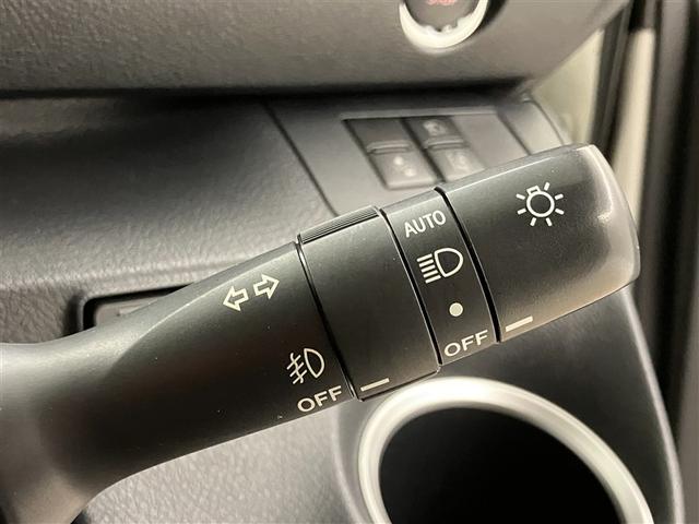 シエンタ Ｇ　クエロ　軽減ブレーキ　両側自動ドア　Ｉストップ　後カメラ　ワンオーナー車　デュアルエアバック　パワーウィンドウ　フルオートエアコン　ＤＶＤ再生可　ウォークスルー　ＬＥＤヘッド　ナビ＆ＴＶ　スマキー　ＶＳＣ（18枚目）