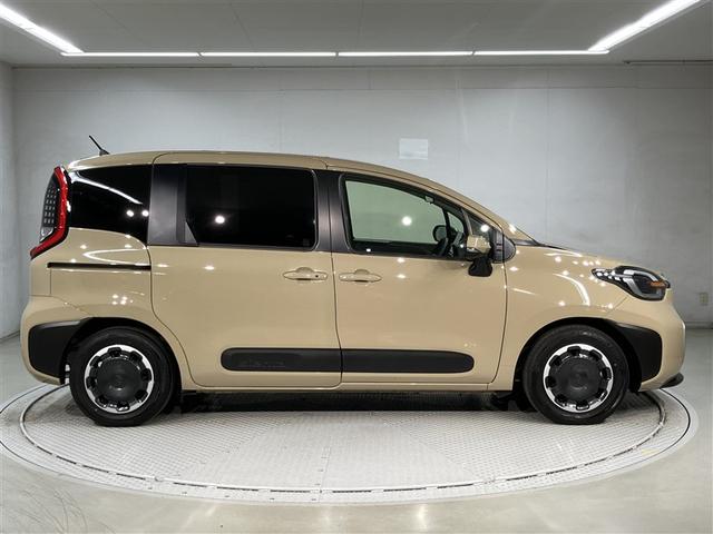 シエンタ ハイブリッドＺ　５人乗り　２１０００キロ　ナビ＆フルセグＴＶ　Ｂｌｕｅｔｏｏｔｈ　全周囲カメラ　１５００Ｗ給電　ブラインドスポットモニター　スマートキー　ドラレコ　ＬＥＤヘッドライト　ワンオーナー　定期点検記録簿（3枚目）