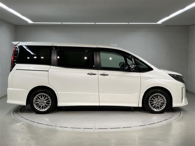 ノア ハイブリッドＳｉ　ダブルバイビーＩＩＩ　７人乗り　３２０００キロ　ナビ＆フルセグＴＶ　Ｂｌｕｅｔｏｏｔｈ　　ＤＶＤ再生可　ドラレコ　アルミホイール　ＬＥＤヘッドライト　ドラレコ　スマートキー　ワンオーナー　定期点検記録簿　衝突軽減ブレーキ（3枚目）