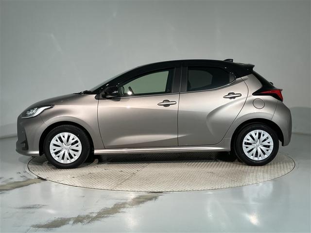 ヤリス ハイブリッドＺ　ＰＣＳ　Ｂカメラ　ドラレコ付　ナビ付　ＬＥＤランプ　スマキー　メディアプレイヤー接続　ＶＳＣ　パワステ　１オナ車　クルコン　カーテンエアバック　キーフリー　ＡＢＳ　イモビ　エアコン　メモリナビ（2枚目）