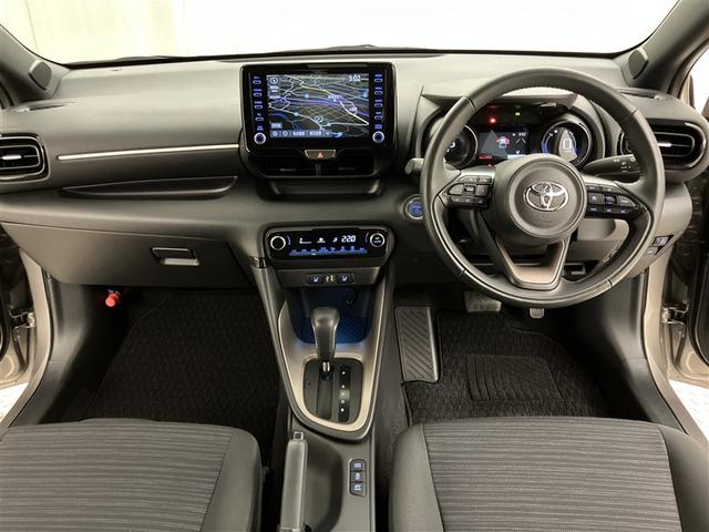 ヤリス ハイブリッドＺ　ＰＣＳ　Ｂカメラ　ドラレコ付　ナビ付　ＬＥＤランプ　スマキー　メディアプレイヤー接続　ＶＳＣ　パワステ　１オナ車　クルコン　カーテンエアバック　キーフリー　ＡＢＳ　イモビ　エアコン　メモリナビ（5枚目）