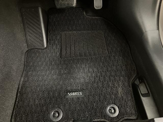 ヤリス ハイブリッドＺ　ＰＣＳ　Ｂカメラ　ドラレコ付　ナビ付　ＬＥＤランプ　スマキー　メディアプレイヤー接続　ＶＳＣ　パワステ　１オナ車　クルコン　カーテンエアバック　キーフリー　ＡＢＳ　イモビ　エアコン　メモリナビ（33枚目）