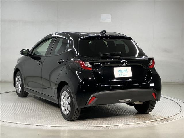 ヤリス Ｘ　ＰＣＳ　横滑り防止装置付き　記録簿有　ワイヤレスキー　バックガイドモニター　盗難防止　サイドエアバック　エアコン　Ｗエアバッグ　パワーウインドウ　ＥＴＣ付き　パワステ　運転席エアバッグ　ナビ　ＡＢＳ（4枚目）