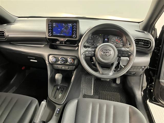 ヤリス Ｘ　ＰＣＳ　横滑り防止装置付き　記録簿有　ワイヤレスキー　バックガイドモニター　盗難防止　サイドエアバック　エアコン　Ｗエアバッグ　パワーウインドウ　ＥＴＣ付き　パワステ　運転席エアバッグ　ナビ　ＡＢＳ（5枚目）