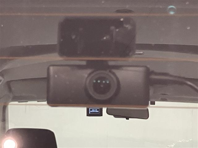 ルーミー カスタムＧ　５人乗り　２４０００キロ　全周囲カメラ　ナビ＆フルセグＴＶ　Ｂｌｕｅｔｏｏｔｈ　　ＤＶＤ再生可　ドラレコ　スマートキー　ＬＥＤヘッドライト　シートヒーター　アルミホイール　車線逸脱警報　衝突軽減（11枚目）