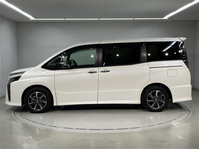 ヴォクシー ＺＳ　煌ＩＩ　８人乗り　２１０００キロ　ナビ＆フルセグＴＶ　Ｂｌｕｅｔｏｏｔｈ　　アルミホイール　ＬＥＤヘッドライト　ＥＴＣ　　両側電動スライドドア　衝突軽減ブレーキ　踏み間違い防止措置　車線逸脱警報　ワンオーナー（2枚目）