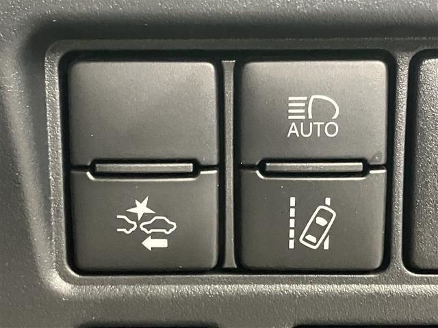 ヴォクシー ＺＳ　煌ＩＩ　８人乗り　２１０００キロ　ナビ＆フルセグＴＶ　Ｂｌｕｅｔｏｏｔｈ　　アルミホイール　ＬＥＤヘッドライト　ＥＴＣ　　両側電動スライドドア　衝突軽減ブレーキ　踏み間違い防止措置　車線逸脱警報　ワンオーナー（10枚目）