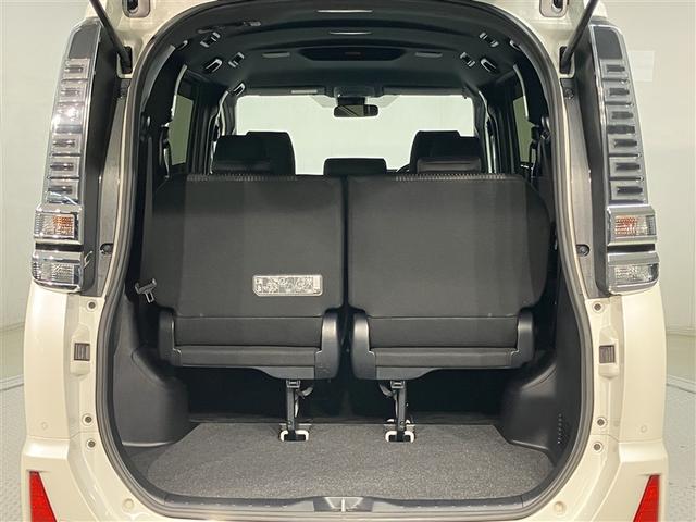 ヴォクシー ＺＳ　煌ＩＩ　８人乗り　２１０００キロ　ナビ＆フルセグＴＶ　Ｂｌｕｅｔｏｏｔｈ　　アルミホイール　ＬＥＤヘッドライト　ＥＴＣ　　両側電動スライドドア　衝突軽減ブレーキ　踏み間違い防止措置　車線逸脱警報　ワンオーナー（19枚目）