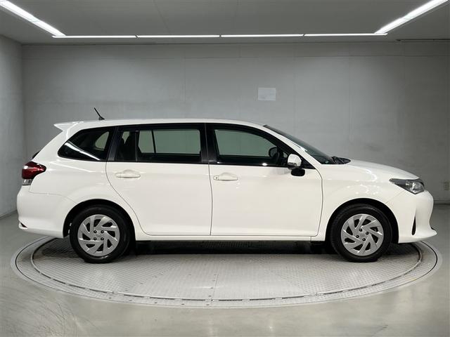 カローラフィールダー ＥＸ　ＤＶＤ　１セグ　スマートキー＆プッシュスタート　ＰＷ　メディアプレイヤー接続　メモリナビ　キーレス　エアバッグ　マニュアルエアコン　横滑り防止装置　ナビ＆ＴＶ　イモビライザー　アイドリングストップ（3枚目）