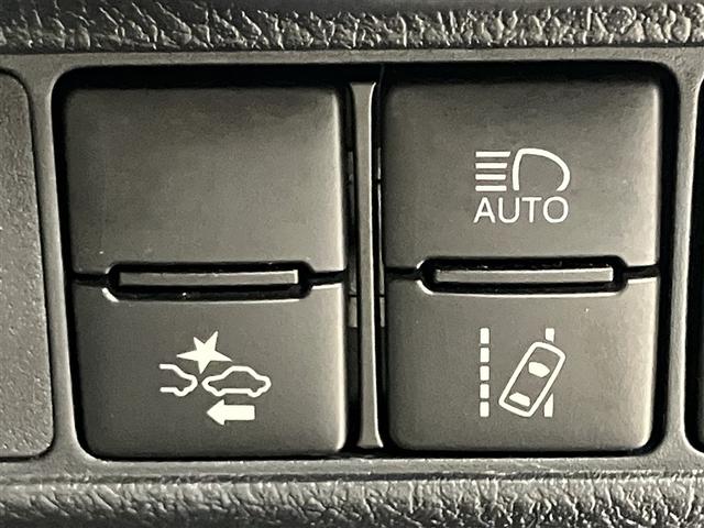 カローラフィールダー ＥＸ　ＤＶＤ　１セグ　スマートキー＆プッシュスタート　ＰＷ　メディアプレイヤー接続　メモリナビ　キーレス　エアバッグ　マニュアルエアコン　横滑り防止装置　ナビ＆ＴＶ　イモビライザー　アイドリングストップ（8枚目）