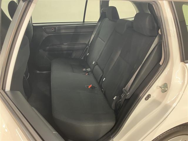 カローラフィールダー ＥＸ　ＤＶＤ　１セグ　スマートキー＆プッシュスタート　ＰＷ　メディアプレイヤー接続　メモリナビ　キーレス　エアバッグ　マニュアルエアコン　横滑り防止装置　ナビ＆ＴＶ　イモビライザー　アイドリングストップ（14枚目）