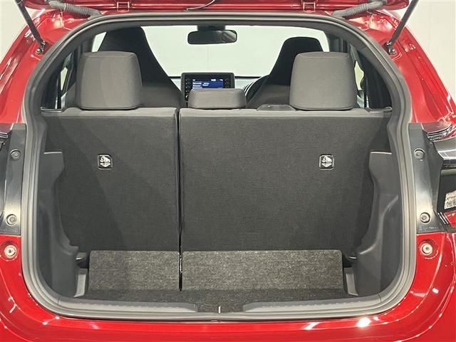 ヤリス Ｘ　ＰＣＳ　スマートキーシステム　横滑り防止装置付き　ワイヤレスキー　バックガイドモニター　盗難防止　サイドエアバック　エアコン　Ｗエアバッグ　パワーウインドウ　パワステ　運転席エアバッグ　１オーナー（17枚目）