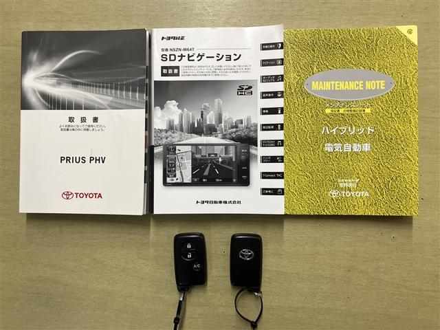 プリウスＰＨＶ Ｓ　５人乗り　８１０００キロ　ナビ＆フルセグＴＶ　Ｂｌｕｅｔｏｏｔｈ　ＥＴＣ　スマートキー　ドラレコ　ＤＶＤ再生可　ディスチャージライト　アルミホイール　盗難防止装置　エアバッグ　ＡＢＳ　　家庭電源充電（21枚目）