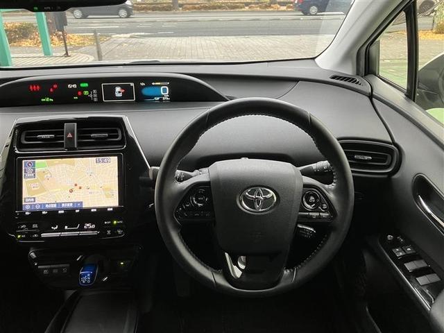 プリウス ＳセーフティプラスＩＩ　５人乗り　５４０００キロ　全周囲カメラ　ＤＶＤ再生可　ナビ＆フルセグＴＶ　Ｂｌｕｅｔｏｏｔｈ　　ＬＥＤヘッドライト　ブラインドスポットモニター　スマートキー　ＥＴＣ　　ドラレコ　ワンオーナー　衝突軽減（4枚目）
