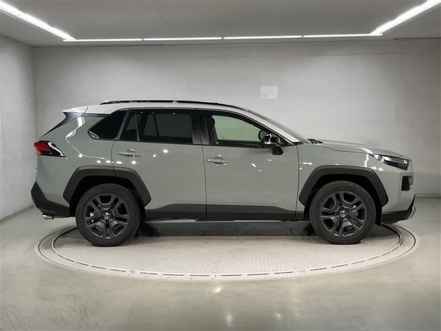 ＲＡＶ４ ハイブリッドアドベンチャー　５人乗り　３１０００キロ　全周囲カメラ　ナビ＆フルセグＴＶ　Ｂｌｕｅｔｏｏｔｈ　ＬＥＤヘッドライト　アルミホイール　ＥＴＣ　　ドラレコ　スマートキー　ワンオーナー　定期点検記録簿　衝突軽減ブレーキ（3枚目）