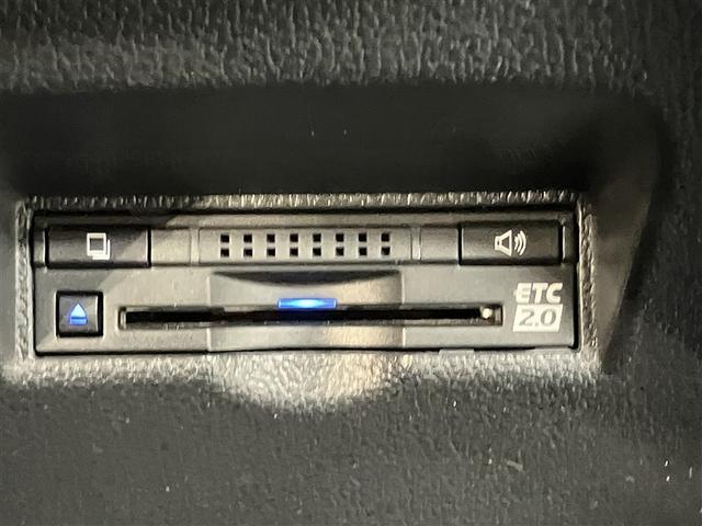 プリウスＰＨＶ Ｓナビパッケージ・セーフティプラス　４人乗り　３４０００キロ　１５００Ｗ給電　充電ケーブル　ナビ＆フルセグＴＶ　Ｂｌｕｅｔｏｏｔｈ　　ＬＥＤヘッドライト　アルミホイール　スマートキー　ＥＴＣ　　ドラレコ　ワンオーナー　定期点検記録簿（8枚目）