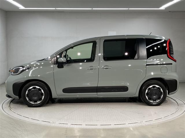 シエンタ ハイブリッドZ 5人乗り 8000キロ 全周囲カメラ 1500W給電 ナビ&フルセグTV Bluetooth ETC ドラレコ LEDヘッドライト スマートキー ワンオーナー ブラインドスポットモニター(2枚目)