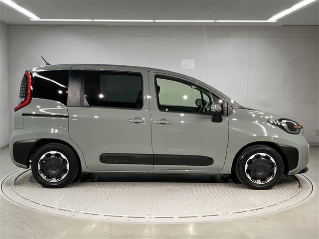 シエンタ ハイブリッドZ 5人乗り 8000キロ 全周囲カメラ 1500W給電 ナビ&フルセグTV Bluetooth ETC ドラレコ LEDヘッドライト スマートキー ワンオーナー ブラインドスポットモニター(3枚目)