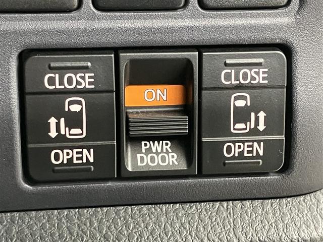 ヴォクシー ZS 煌 地上デジタル 両側パワードア アイドリングストップ車 パワーウィンド 横滑防止 1オーナ DVD可 盗難防止装置 スマートエントリー Bカメラ AUX LEDライト メモリーナビ 3列シート 4WD(9枚目)