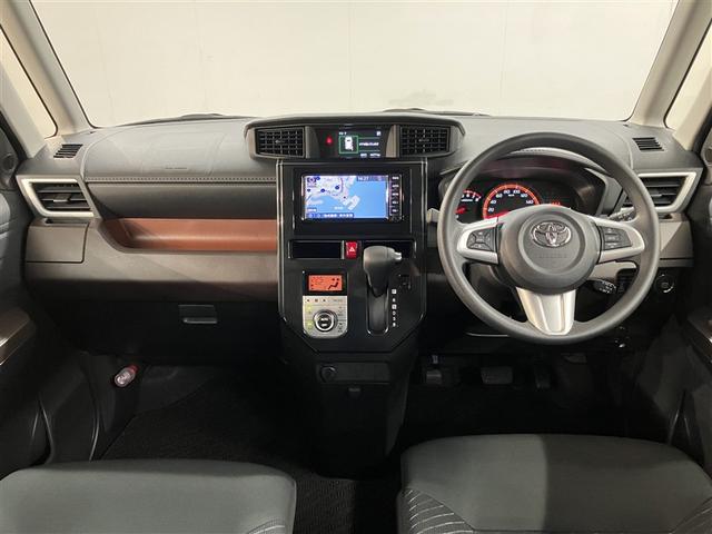 ルーミー Ｇ　追突軽減ブレーキ　パワステ　Ａストップ　オートクルーズコントロール　Ｒカメラ　記録簿付　１セグＴＶ　横滑り防止システム　ウォークスルー　エアバック　セキュリティーアラーム　パワーウィンドウ　ナビ＆ＴＶ（5枚目）