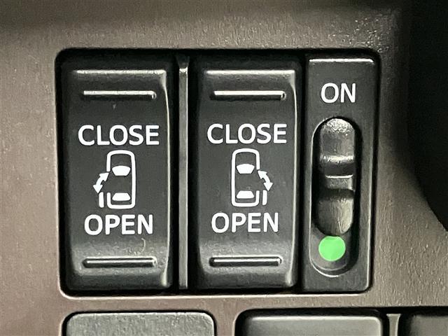 ルーミー Ｇ　追突軽減ブレーキ　パワステ　Ａストップ　オートクルーズコントロール　Ｒカメラ　記録簿付　１セグＴＶ　横滑り防止システム　ウォークスルー　エアバック　セキュリティーアラーム　パワーウィンドウ　ナビ＆ＴＶ（9枚目）