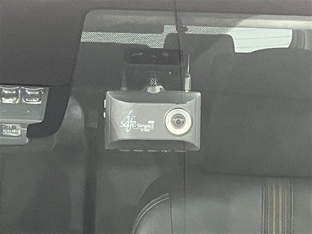 シエンタ ハイブリッドＧ　クエロ　点検記録簿　地デジＴＶ　盗難防止　横滑り防止　ＬＥＤライト　クルコン　ドライブレコーダー　スマートキー　ＥＴＣ　１オーナー　バックモニタ　ＤＶＤ　オ－トエアコン　ＡＵＸ　メモリ－ナビ　エアバッグ（11枚目）