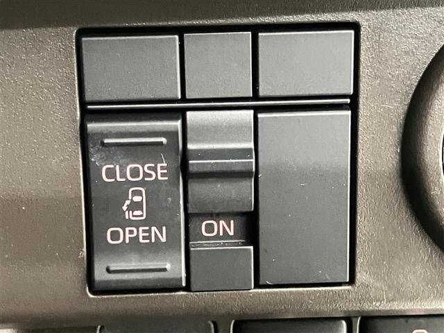 ルーミー Ｘ　左オートスライド　ＡＣ　ＶＳＣ　ＰＷ　ＷエアＢ　ワンオーナ　イモビライザー　パワーステアリング　エアバッグ　バックモニター　アイドルストップ　メディアプレイヤー接続　キーレスエントリー　ナビＴＶ（8枚目）