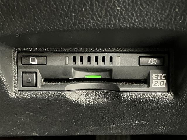 プリウス Ａ　衝突軽減ブレーキシステム　Ｂモニタ　ＬＥＤヘッド　クルーズコントロール　セキュリティー　スマートキー　パワーステアリング　ＥＴＣ　アルミホイル　オートエアコン　ＳＲＳ　ＡＢＳ　パワーウィンドウ　ＶＳＣ（8枚目）