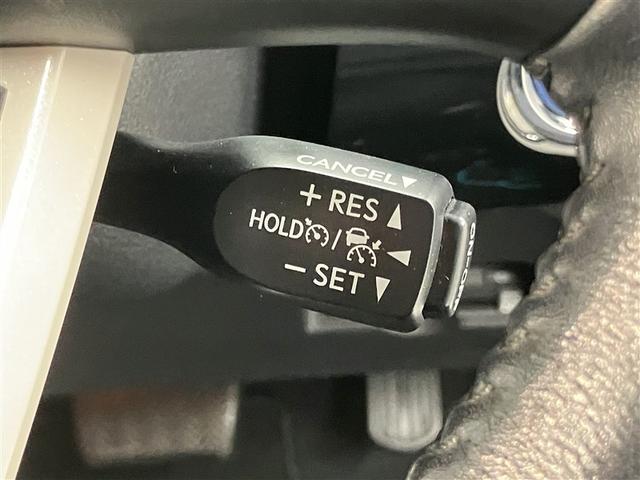 プリウス Ａ　衝突軽減ブレーキシステム　Ｂモニタ　ＬＥＤヘッド　クルーズコントロール　セキュリティー　スマートキー　パワーステアリング　ＥＴＣ　アルミホイル　オートエアコン　ＳＲＳ　ＡＢＳ　パワーウィンドウ　ＶＳＣ（11枚目）