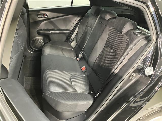 プリウス Ａ　衝突軽減ブレーキシステム　Ｂモニタ　ＬＥＤヘッド　クルーズコントロール　セキュリティー　スマートキー　パワーステアリング　ＥＴＣ　アルミホイル　オートエアコン　ＳＲＳ　ＡＢＳ　パワーウィンドウ　ＶＳＣ（15枚目）