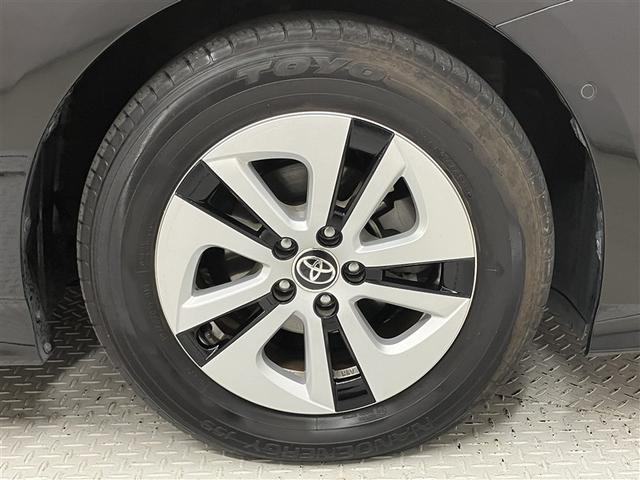 プリウス Ａ　衝突軽減ブレーキシステム　Ｂモニタ　ＬＥＤヘッド　クルーズコントロール　セキュリティー　スマートキー　パワーステアリング　ＥＴＣ　アルミホイル　オートエアコン　ＳＲＳ　ＡＢＳ　パワーウィンドウ　ＶＳＣ（17枚目）