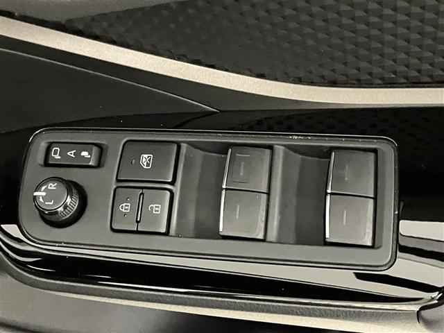 C-HR G モード ネロ セーフティプラスIII プリクラッシュセーフティ 盗難防止装置 LEDヘッドライト キーレス 半革 クルコン 定期点検記録簿 メモリーナビ スマートキー ミュージックプレイヤー接続可 ナビ ワンオーナー バックカメラ(27枚目)