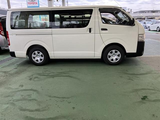 ハイエースバン ロングDX ブレーキサポート リアカメラ PW 運転席エアバッグ ナビテレビ 横滑り防止 イモビ付 パワーステアリング エアコン ミュージックプレイヤー接続可 ABS キーレス ワンセグテレビ AC100V(2枚目)