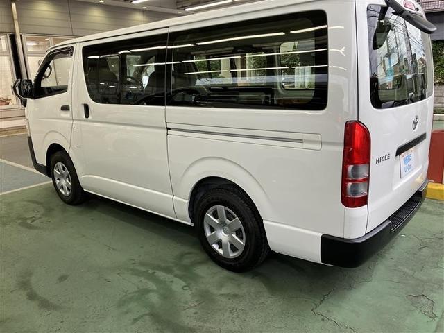 ハイエースバン ロングDX ブレーキサポート リアカメラ PW 運転席エアバッグ ナビテレビ 横滑り防止 イモビ付 パワーステアリング エアコン ミュージックプレイヤー接続可 ABS キーレス ワンセグテレビ AC100V(4枚目)