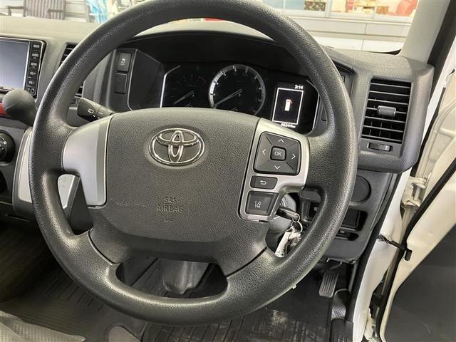 ハイエースバン ロングDX ブレーキサポート リアカメラ PW 運転席エアバッグ ナビテレビ 横滑り防止 イモビ付 パワーステアリング エアコン ミュージックプレイヤー接続可 ABS キーレス ワンセグテレビ AC100V(5枚目)