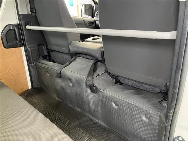 ハイエースバン ロングDX ブレーキサポート リアカメラ PW 運転席エアバッグ ナビテレビ 横滑り防止 イモビ付 パワーステアリング エアコン ミュージックプレイヤー接続可 ABS キーレス ワンセグテレビ AC100V(16枚目)