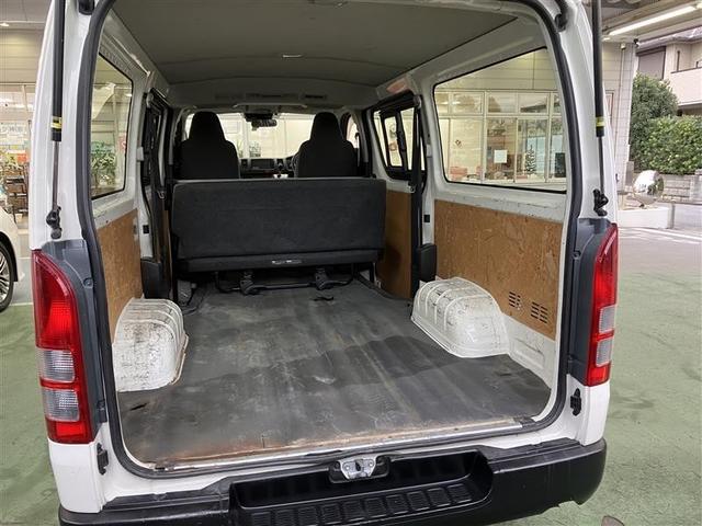 ハイエースバン ロングDX ブレーキサポート リアカメラ PW 運転席エアバッグ ナビテレビ 横滑り防止 イモビ付 パワーステアリング エアコン ミュージックプレイヤー接続可 ABS キーレス ワンセグテレビ AC100V(18枚目)